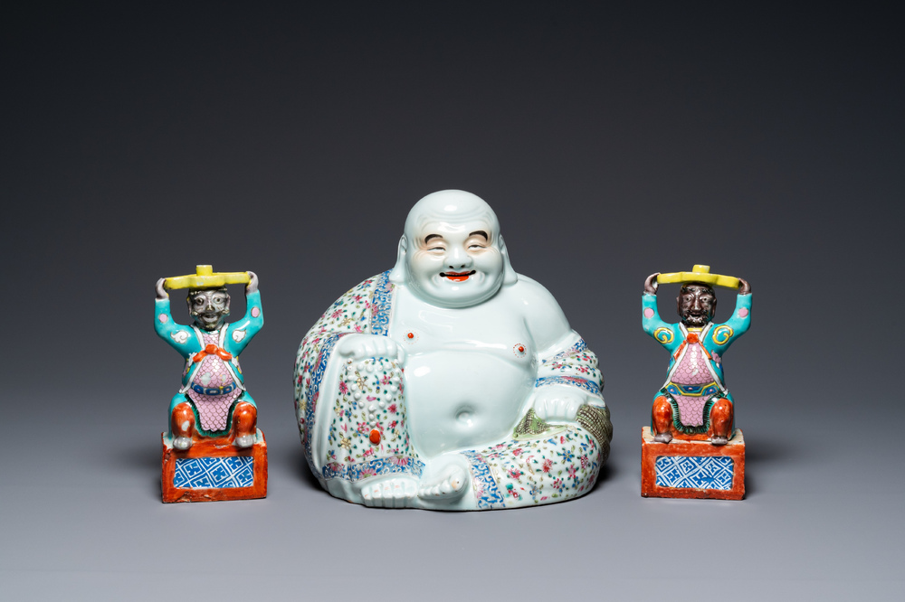 A Chinese famille rose Buddha and a pair of candlesticks, 19/20th C.