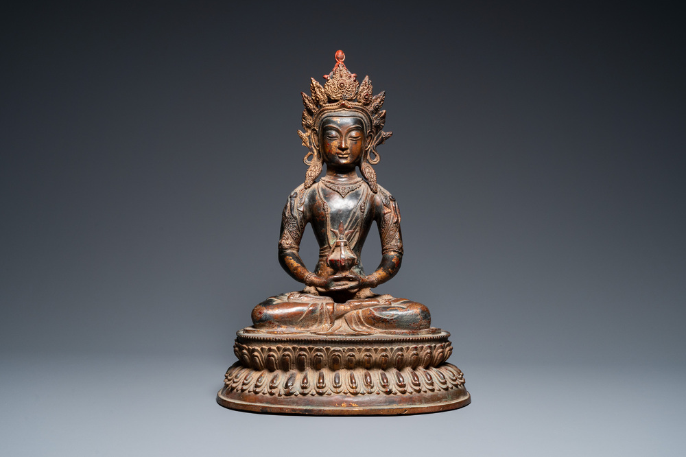 A large Chinese lacquered and gilded bronze Buddha Amitayus, 18/19th C.
