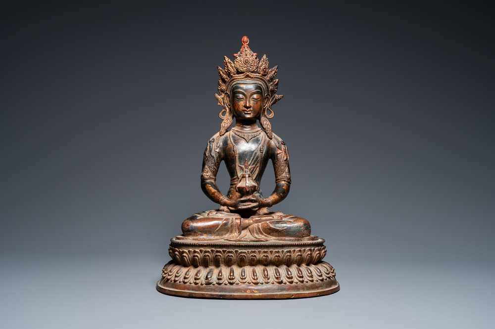 Grand Bouddha Amitayus en bronze dor&eacute; et laqu&eacute;, Chine, 18/19&egrave;me