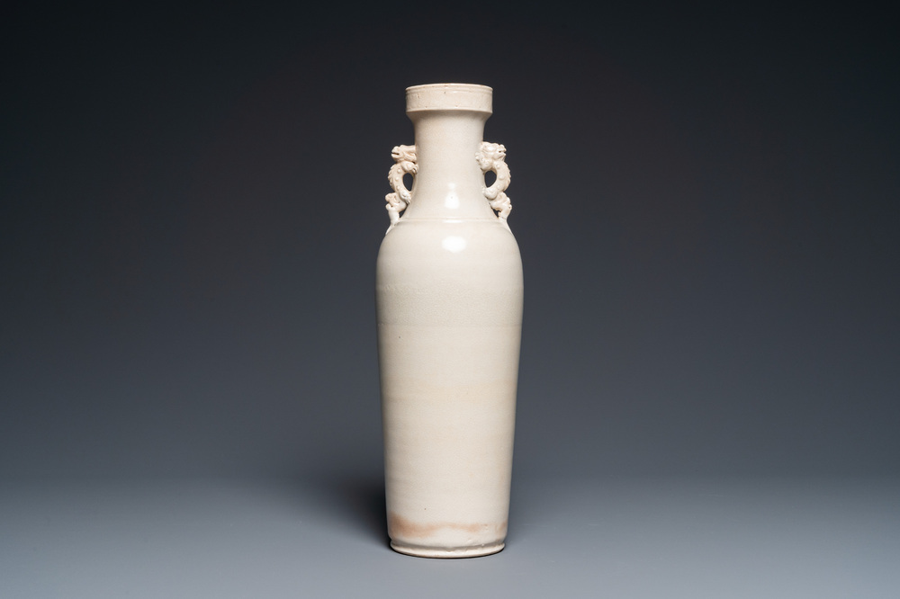 A Chinese monochrome Swatow vase with dragon handles, Transitional period