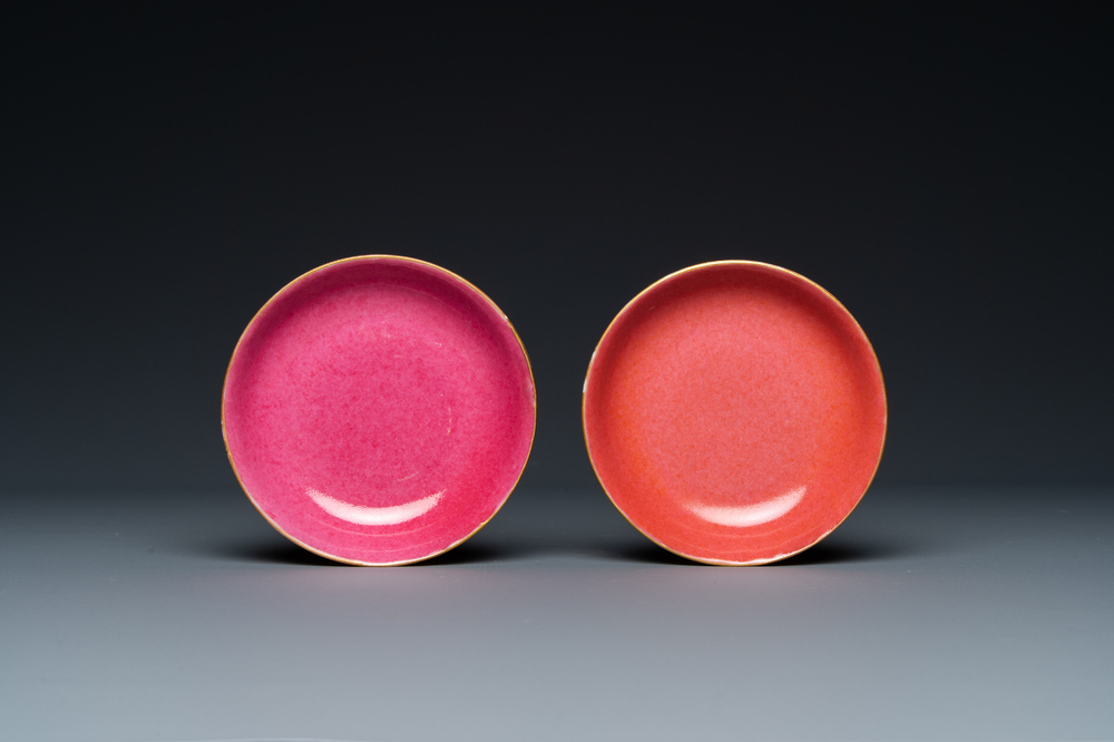Paire de petites coupes en porcelaine de Chine en rose monochrome, marque et &eacute;poque de Guangxu