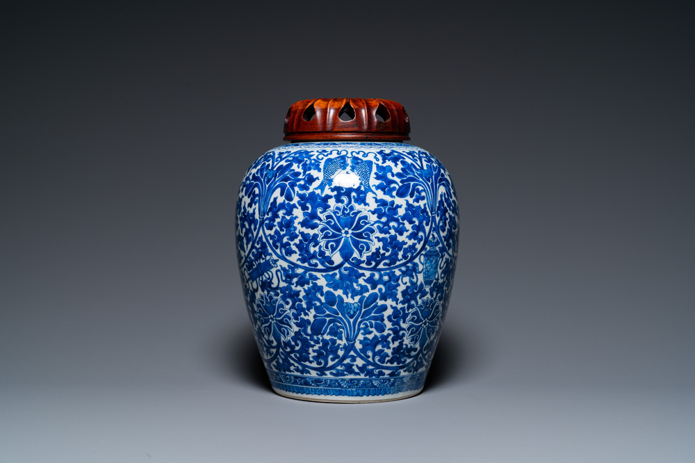 A Chinese blue and white 'lotus scroll' jar, 19th C.