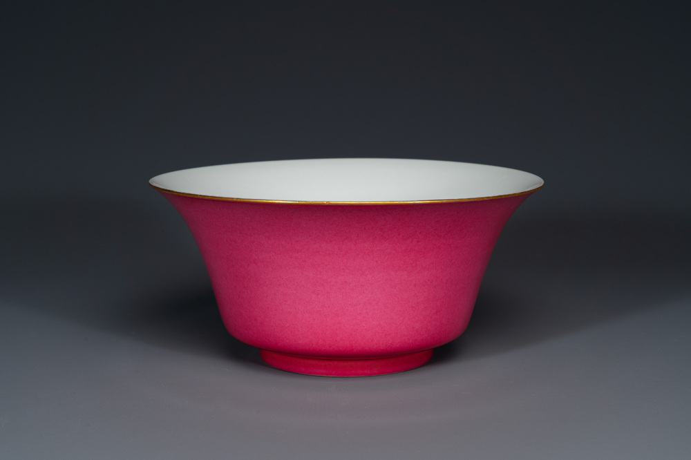 A Chinese monochrome ruby-glazed bowl, Guangxu mark, 19/20th C.