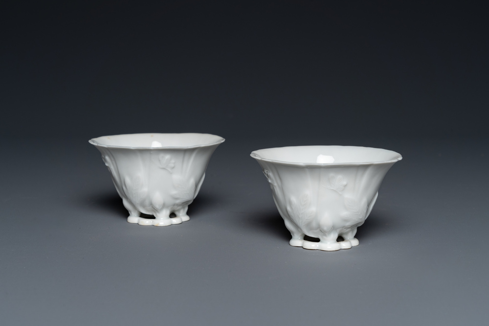 Een paar Chinese blanc de Chine libation cups, wellicht Qing