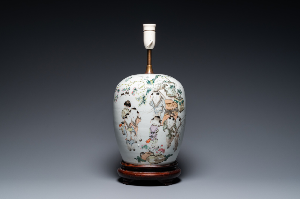 A Chinese qianjiang cai jar transformed into a lamp, signed Ma Qing Yun 馬慶雲, 19th C.