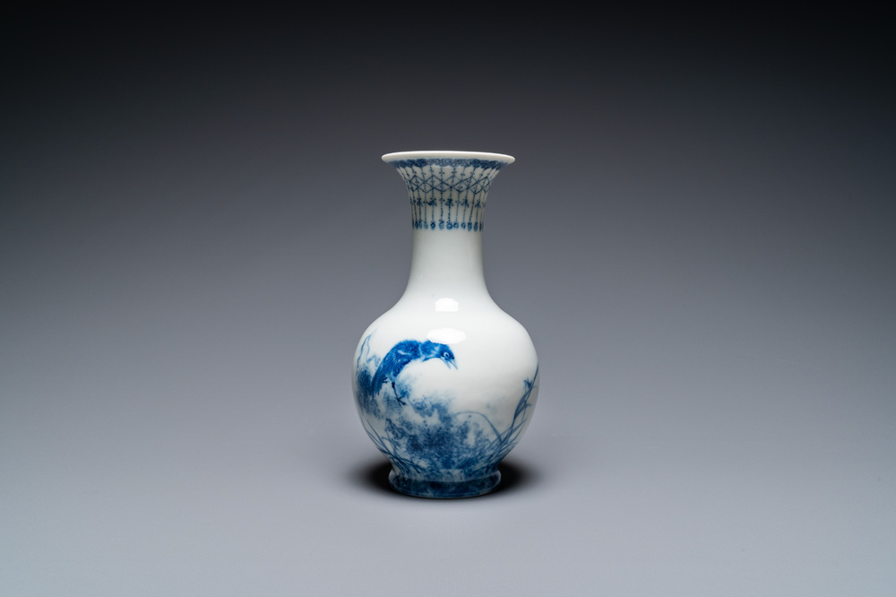 Vase 'Wang Bu' en porcelaine de Chine en bleu et blanc, marque de Yongzheng, 20&egrave;me