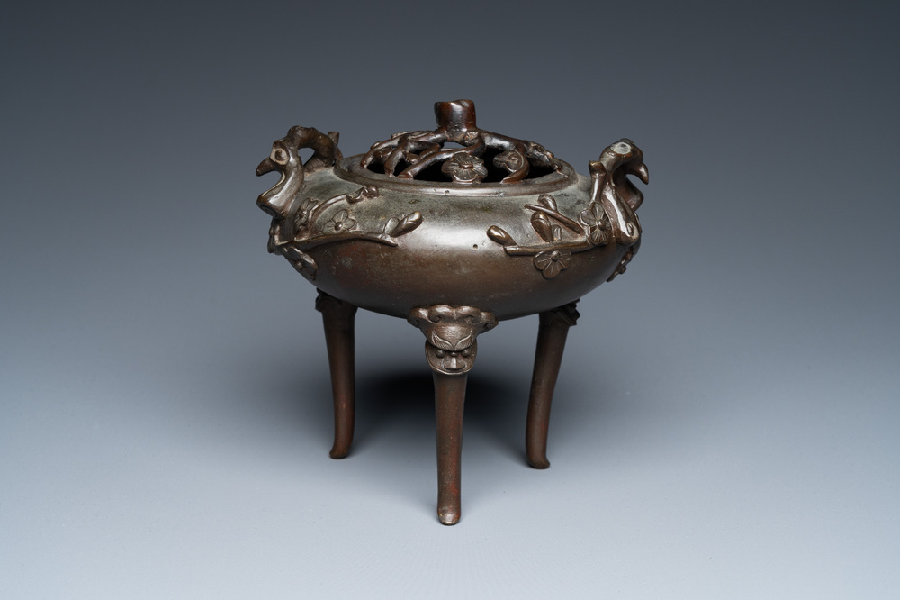 A Chinese bronze tripod censer and cover, 19th C.