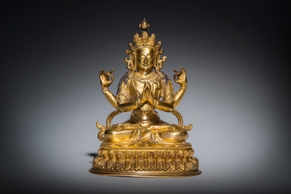 Een Chinese vergulde bronzen Avalokitesvara, Yongzheng merk en periode