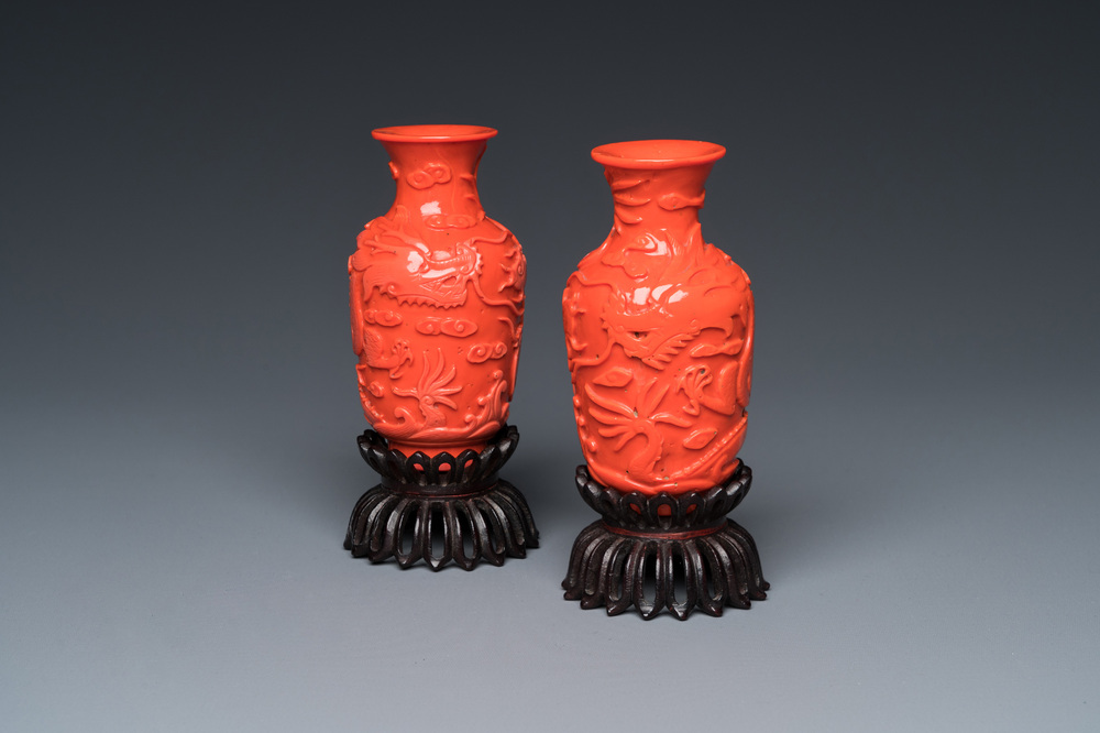 A pair of rare Chinese 'Beijing glass' vases imitating coral on wooden stands, 19/20th C.