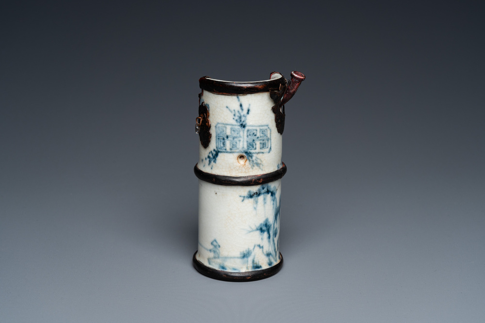 A South-Chinese or Vietnamese blue and white water pipe, 19th C.