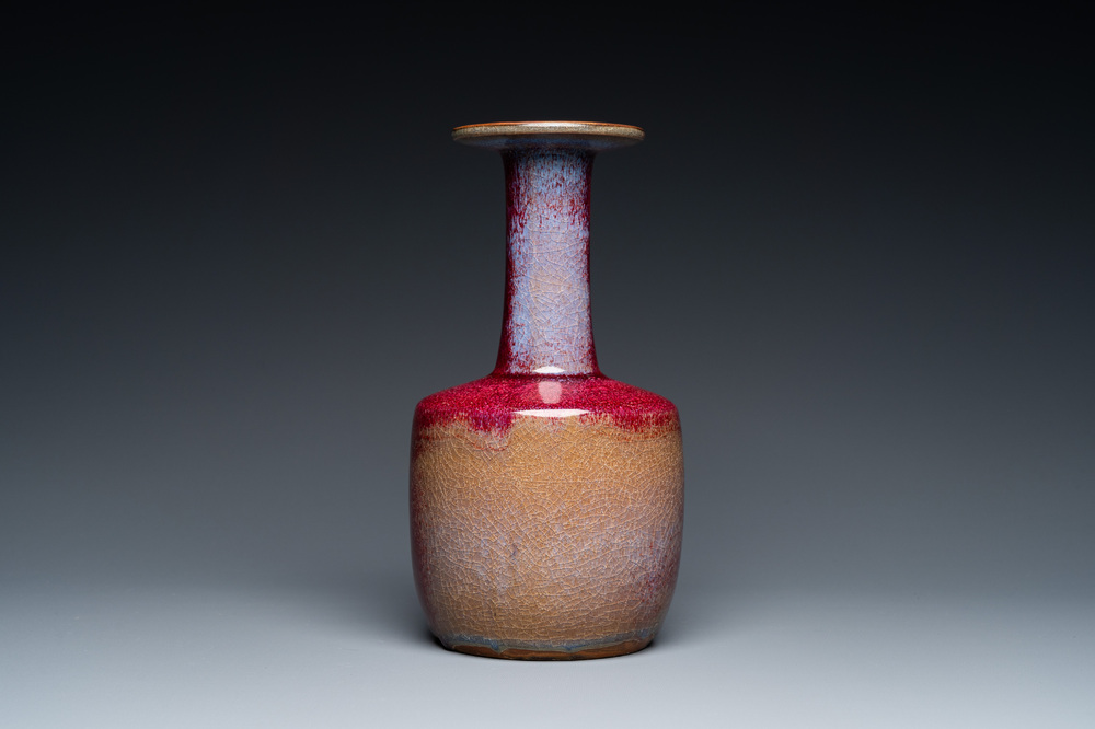 A Chinese flamb&eacute;-glazed mallet-shaped vase, 19/20th C.