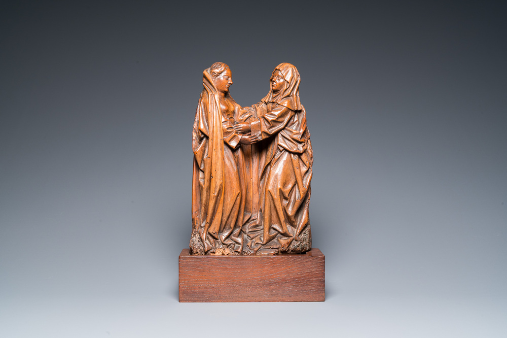 Fragment de retable en ch&ecirc;ne sculpt&eacute; figurant 'La Visitation de la Vierge Marie', 16&egrave;me