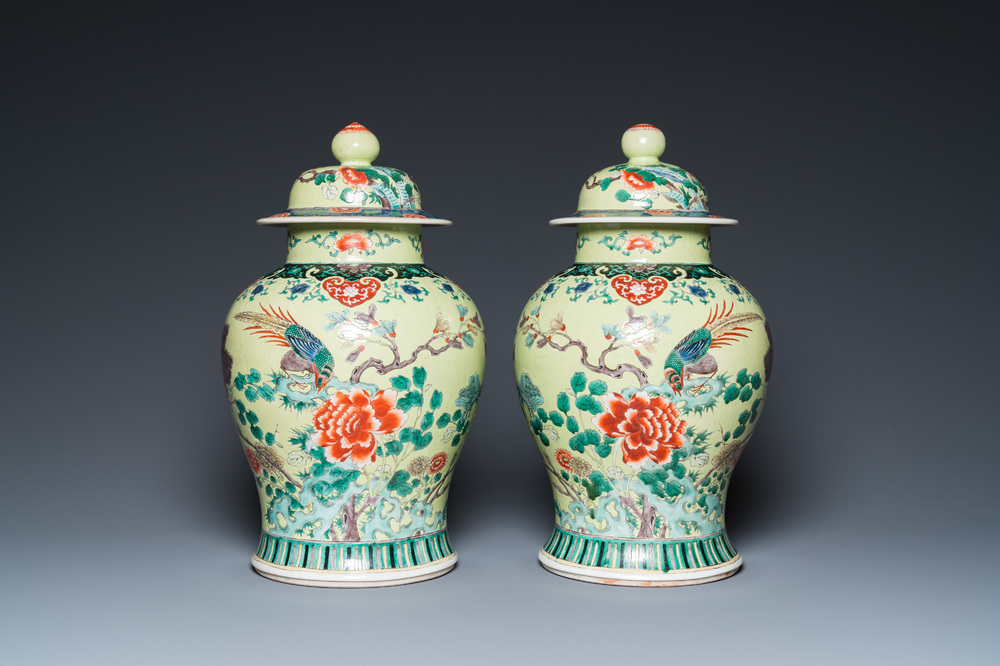 A pair of Chinese famille verte yellow-ground vases and covers, 19th C.