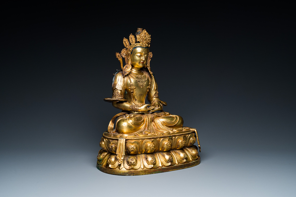 A large Chinese gilded bronze Buddha Amitayus, 19/20th C.