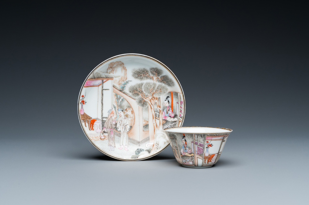 Tasse et soucoupe en porcelaine de Chine famille rose &agrave; d&eacute;cor exceptionnel, Yongzheng