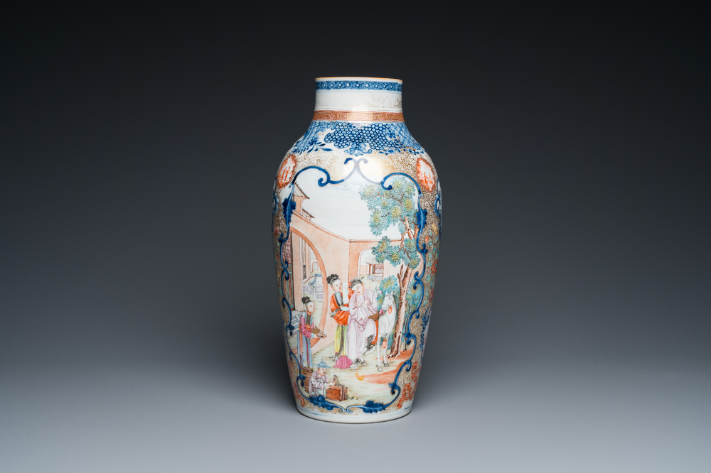 Vase en porcelaine de Chine famille rose &agrave; d&eacute;cor mandarin, Qianlong
