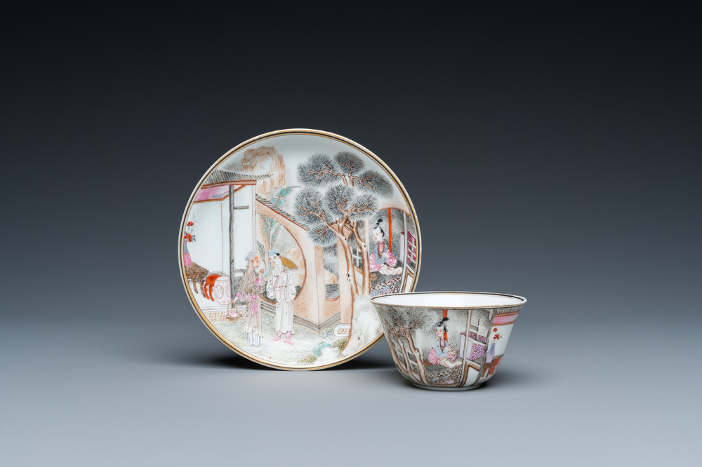 Tasse et soucoupe en porcelaine de Chine famille rose &agrave; d&eacute;cor exceptionnel, Yongzheng