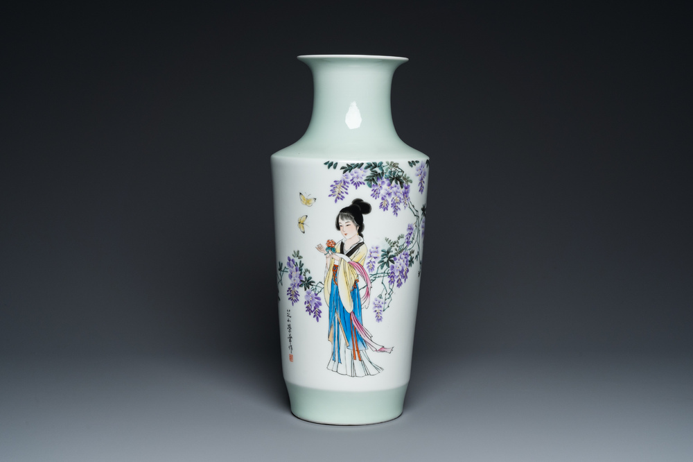 Vase en porcelaine de Chine famille rose &agrave; d&eacute;cor d'une belle femme, sign&eacute; Dai Ronghua 戴榮華, 20&egrave;me