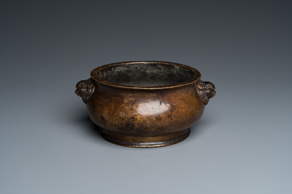 A Chinese bronze censer, Xuande mark, 18/19th C.