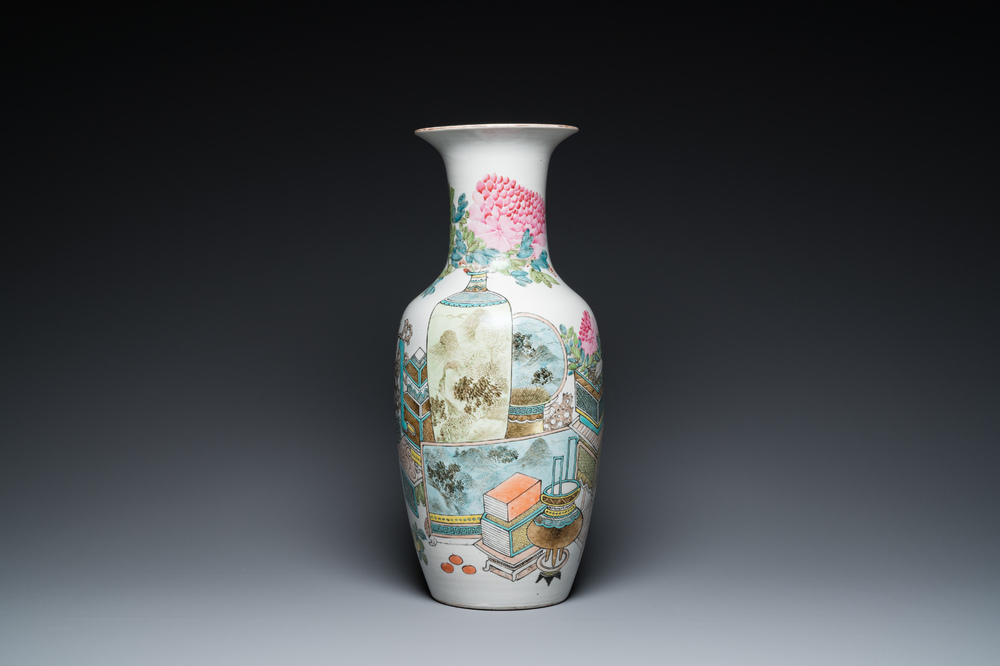 Vase en porcelaine de Chine qianjiang cai &agrave; d&eacute;cor d'antiquit&eacute;s, sign&eacute; Fang Jiazhen 方家珍, 19&egrave;me