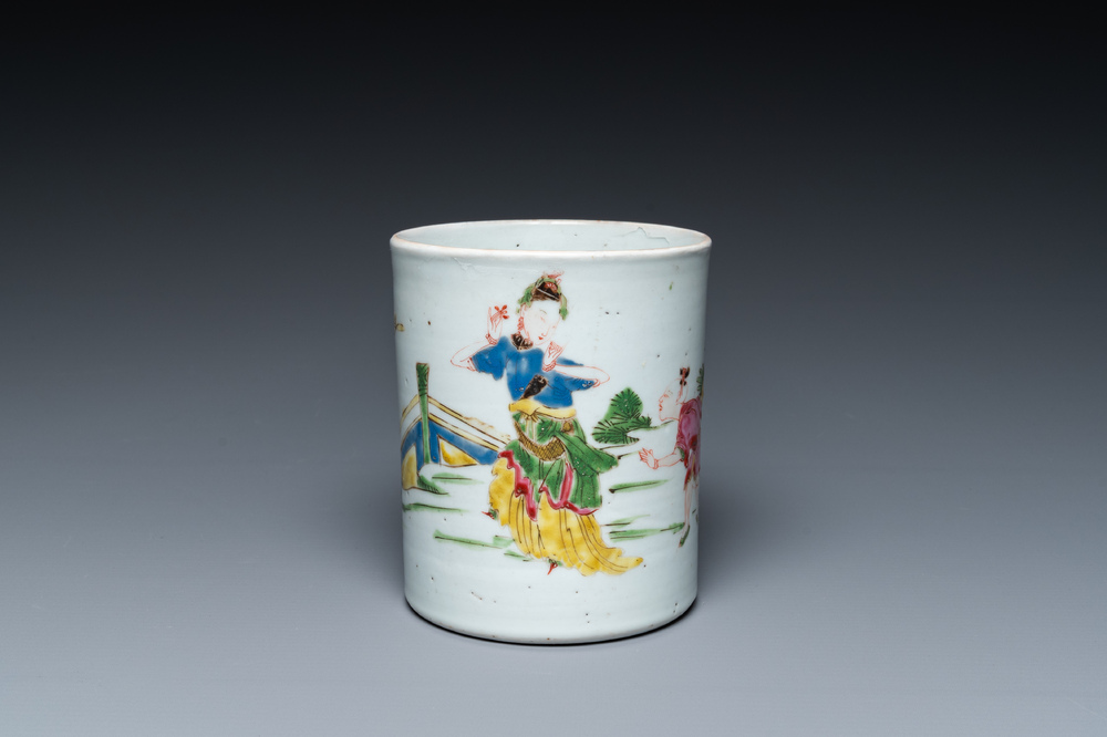 Pot &agrave; pinceaux en porcelaine de Chine famille rose, Yongzheng