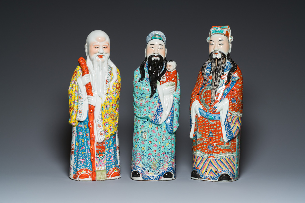 Trois figures de Dieux d'Etoiles en porcelaine de Chine famille rose, marque de Mao Ji Sheng Zao 茂記生造, 19/20&egrave;me