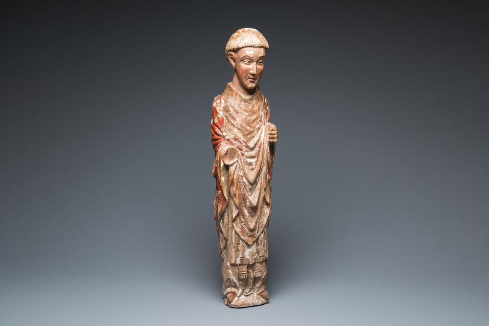Een grote gepolychromeerde houten sculptuur van een heilige, Spanje of Itali&euml;, 14e eeuw