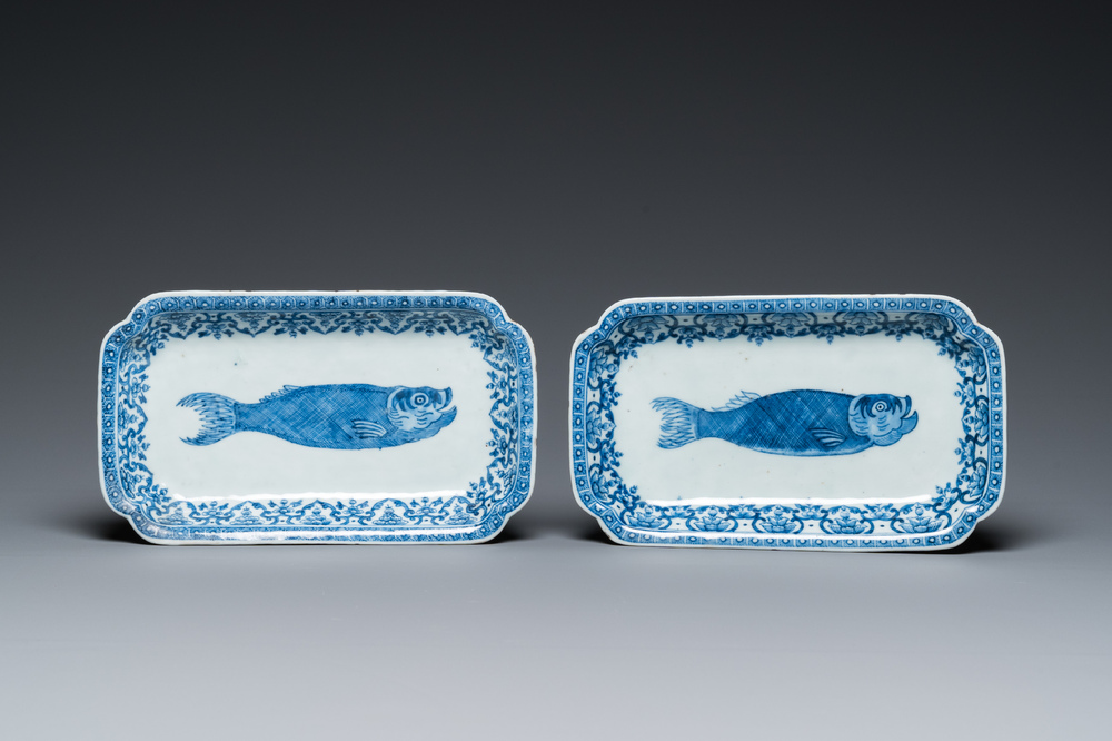 Een paar Chinese blauw-witte haringschotels, Qianlong