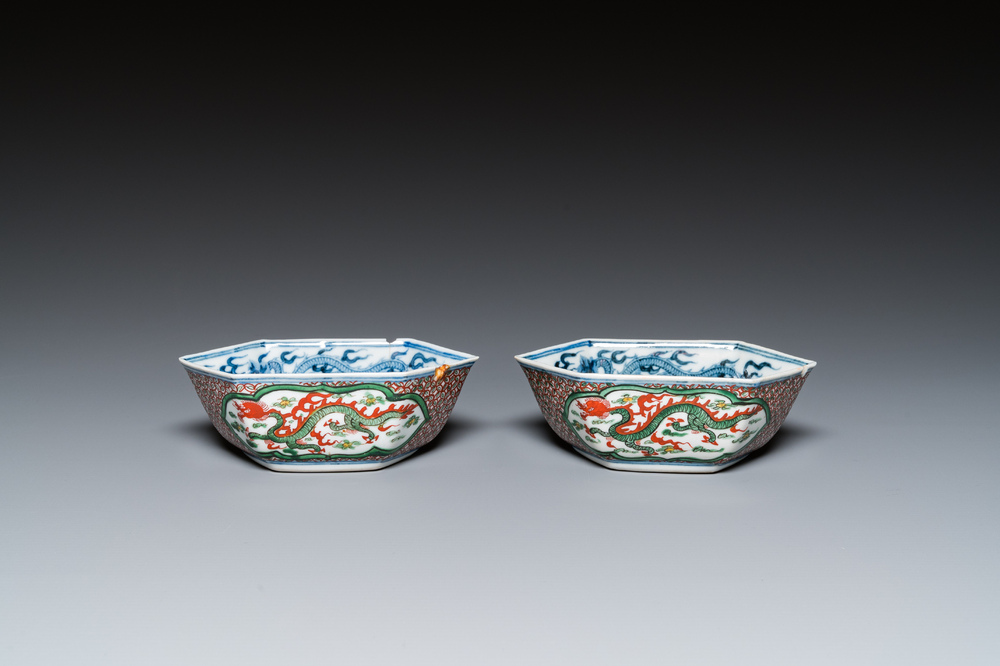 A pair of Japanese hexagonal 'dragon' bowls for the Chinese market, Xuande mark, Edo, 17th C.