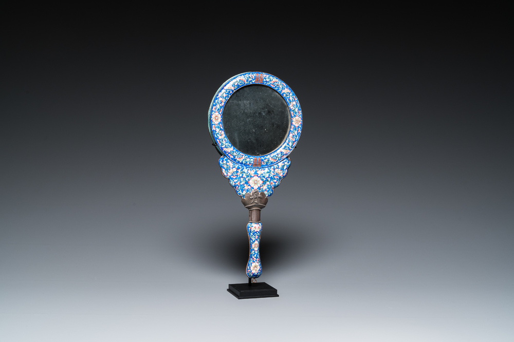 Miroir de main en &eacute;maux de Canton avec inscription 'Dan Na', Qianlong