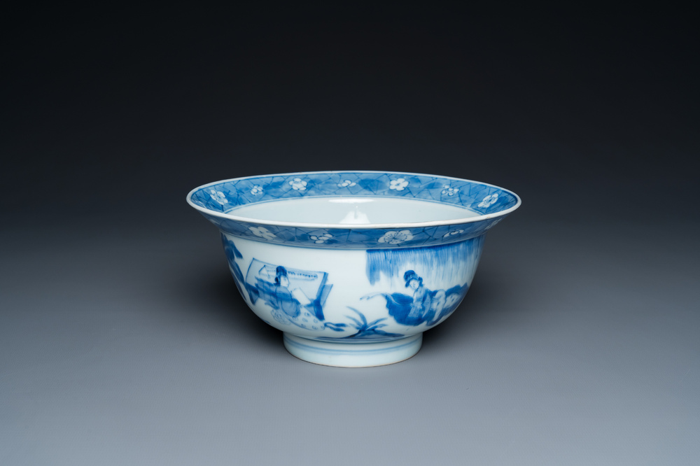 Bol de type klapmuts en porcelaine de Chine en bleu et blanc, marque et &eacute;poque de Kangxi