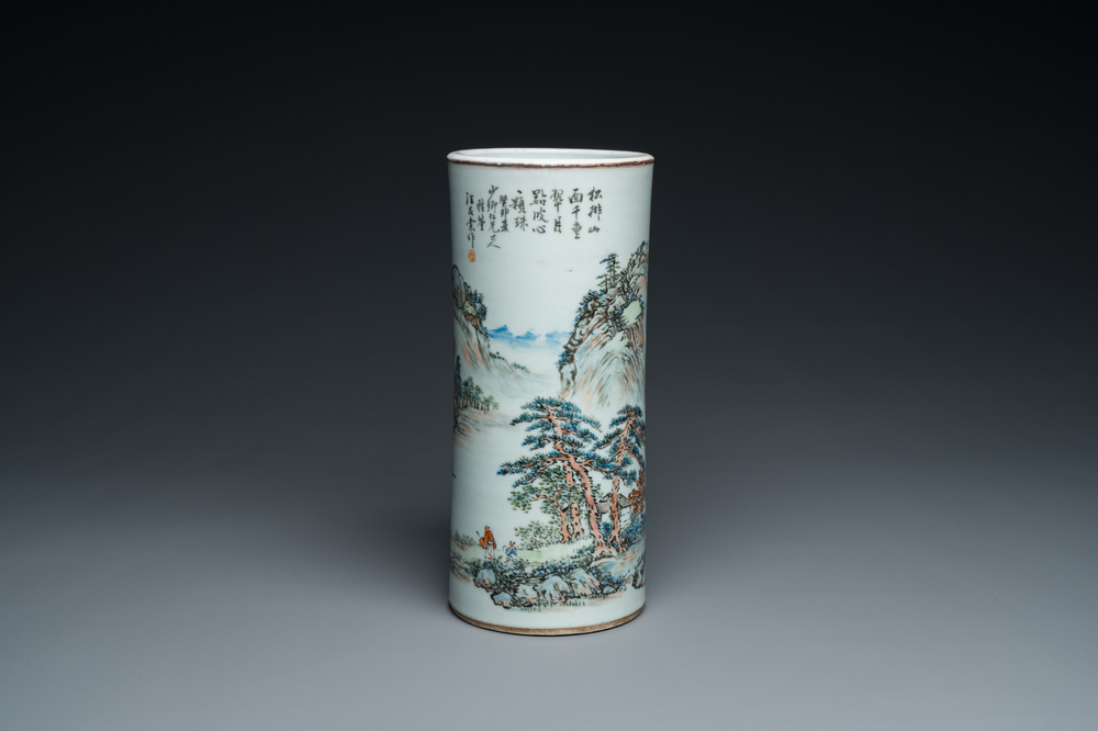 Porte-chapeau en porcelaine de Chine qianjiang cai, sign&eacute; Wang You Tang 汪友棠 et dat&eacute; 1903