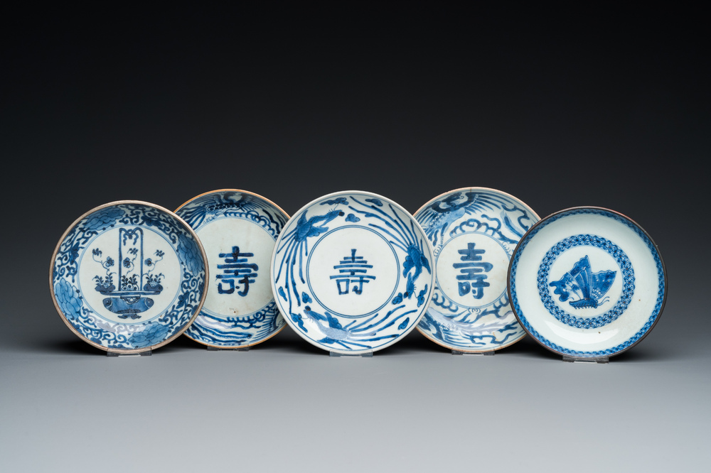 Vijf Chinese blauw-witte 'Bleu de Hue' borden voor de Vietnamese markt, 19e eeuw