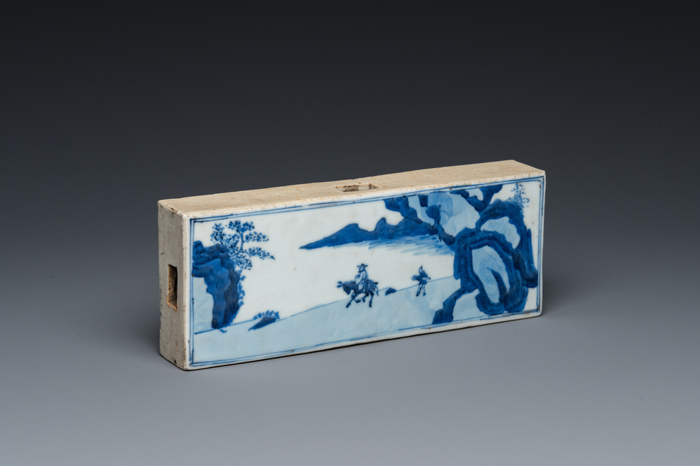 Carreau de forme rectangulaire en porcelaine de Chine en bleu et blanc, Kangxi