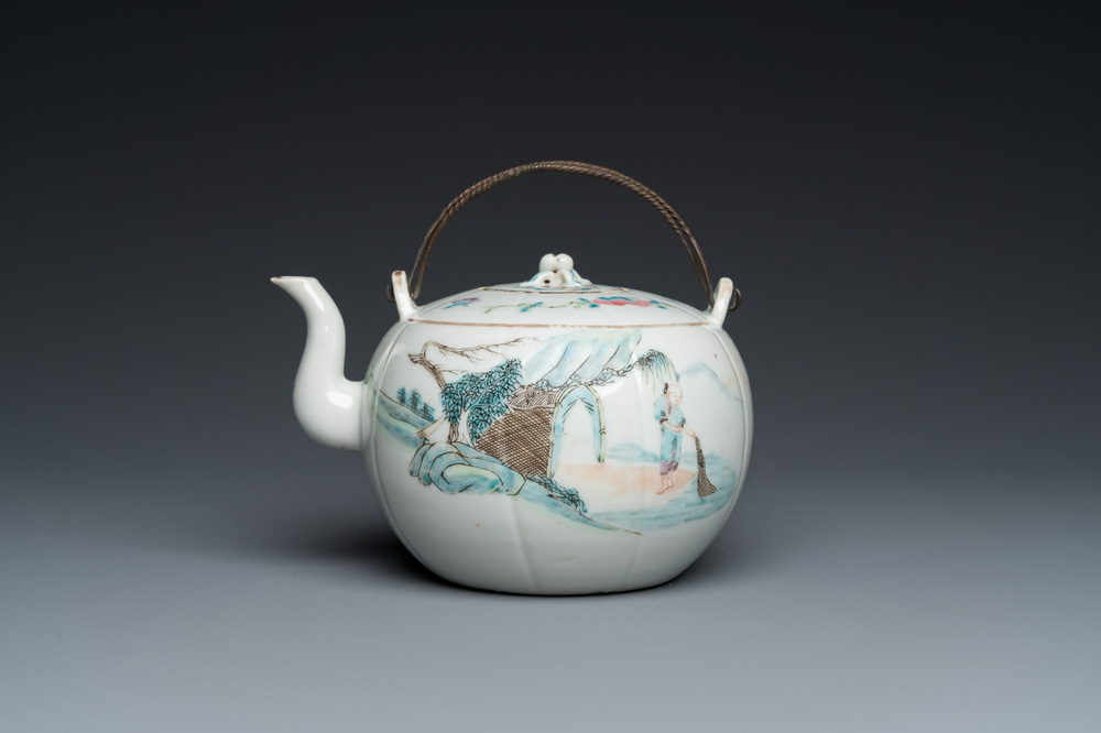 Th&eacute;i&egrave;re couverte en porcelaine de Chine famille rose, marque de Luo Yong Fa Hao 羅永發號, 19&egrave;me