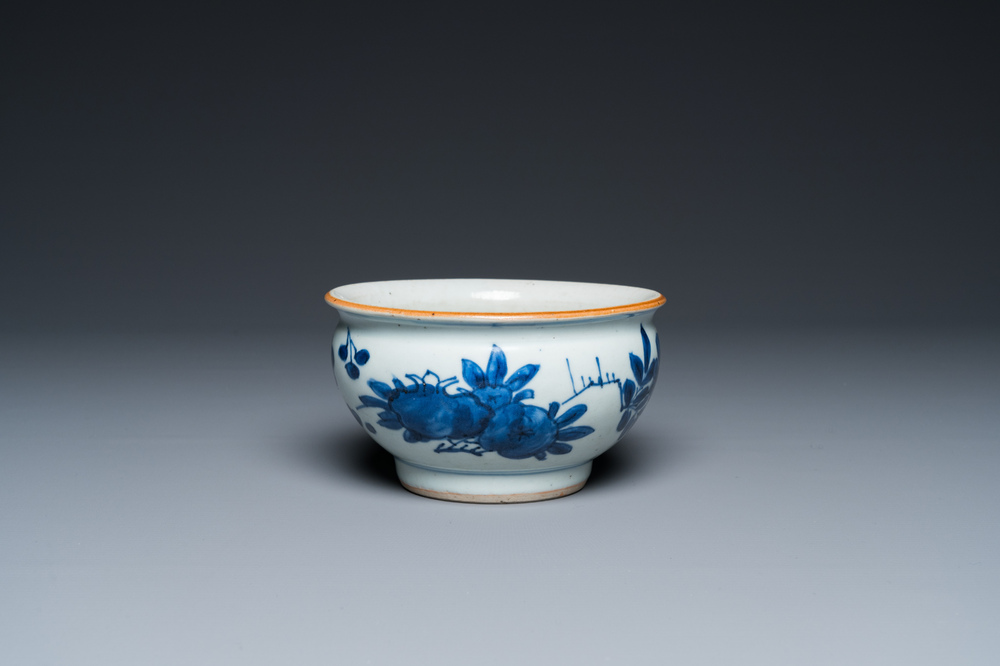A small Chinese blue and white censer, Chongzhen