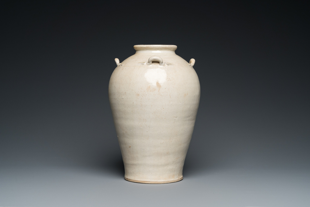 A Vietnamese white-glazed pottery vase with four ring handles, Ly, 11/13th C.