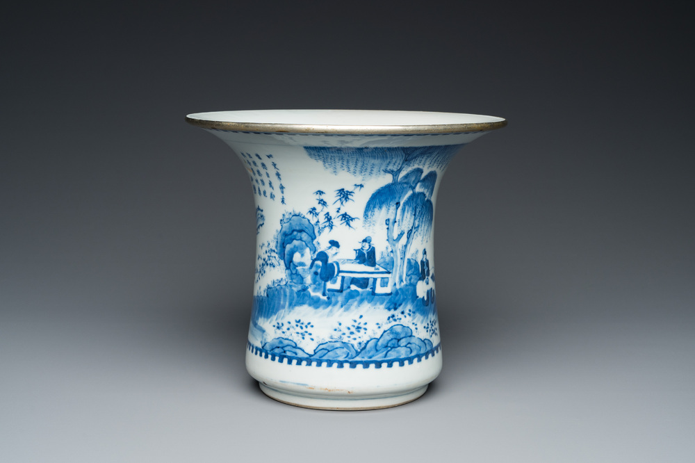 Crachoir en porcelaine de Chine 'Bleu de Hue' pour le roi du Vietnam Khai Dinh, marque Nội phủ đ&atilde;i tạo 內府待造, vers 1924