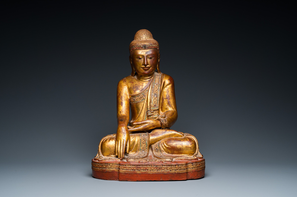 Een grote Birmaanse gelakte en vergulde houten Boeddha Shakyamuni, Konbaung, ca. 1850