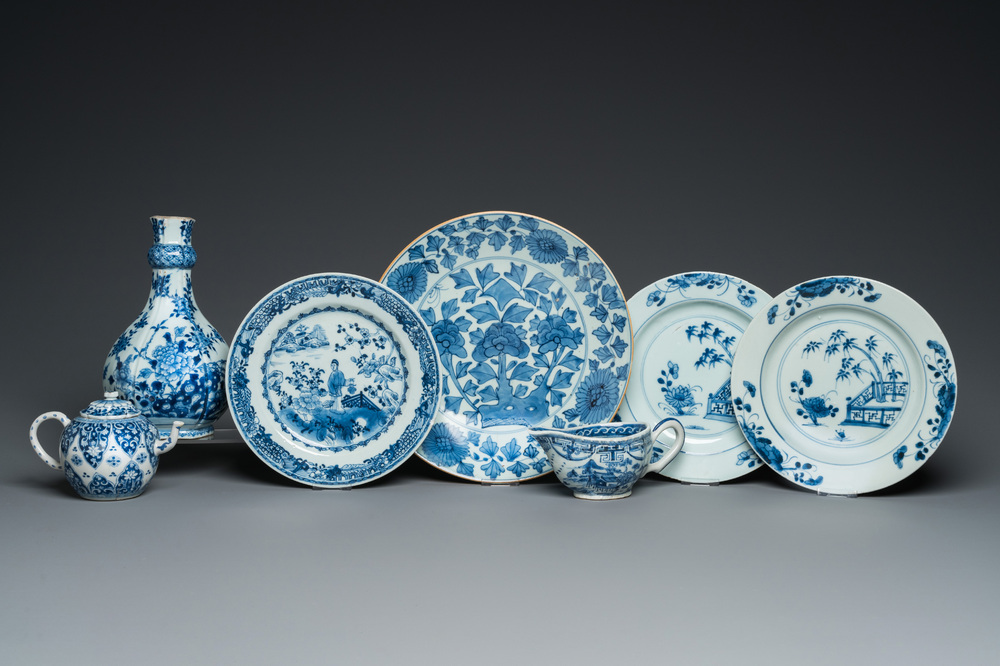Sept pi&egrave;ces en porcelaine de Chine en bleu et blanc, Kangxi/Qianlong
