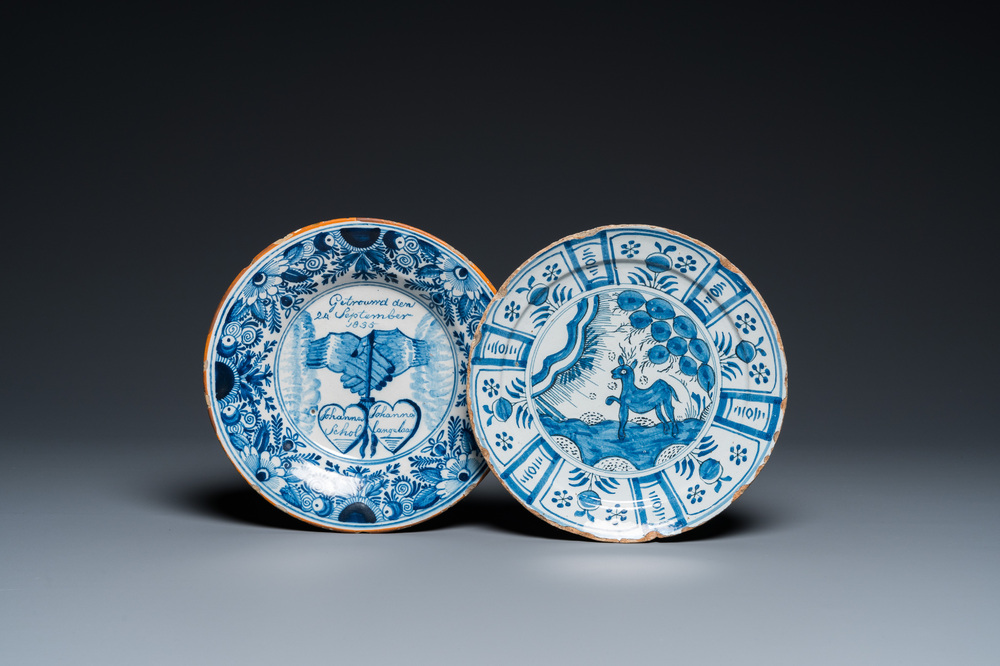 Deux assiettes en fa&iuml;ence de Delft en bleu et blanc, une 18&egrave;me et une dat&eacute;e 1835