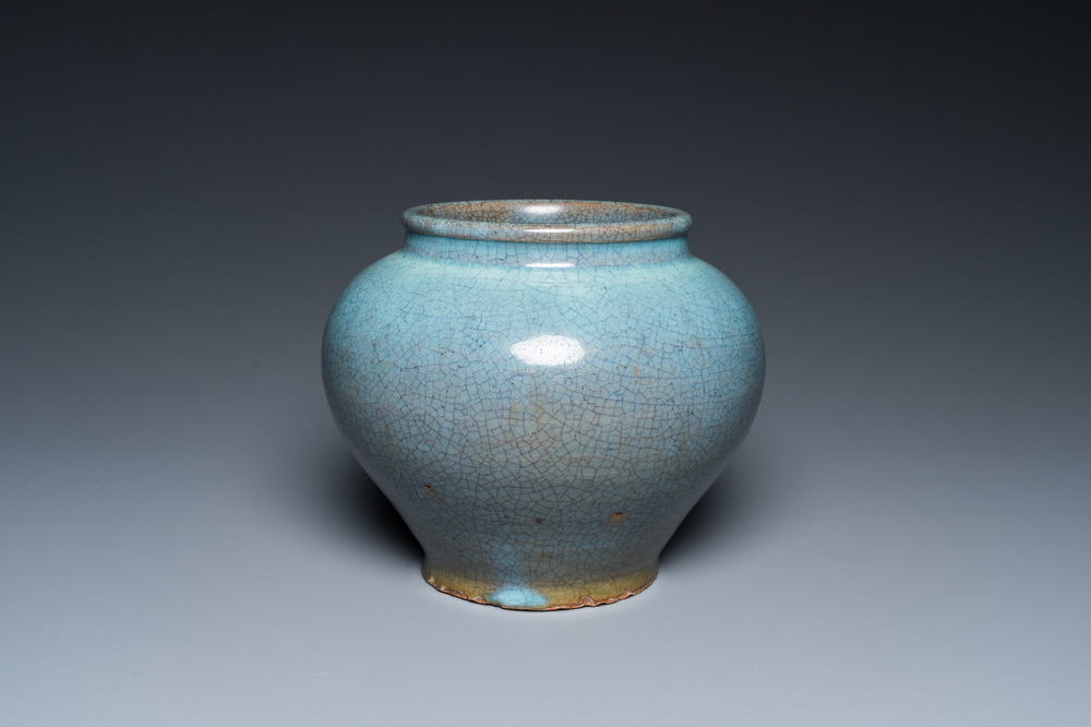 Vase de type 'ruyao' en porcelaine de Chine, probablement Qianlong
