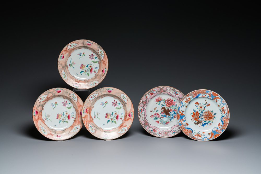 Cinq assiettes en porcelaine de Chine famille rose et verte, Qianlong