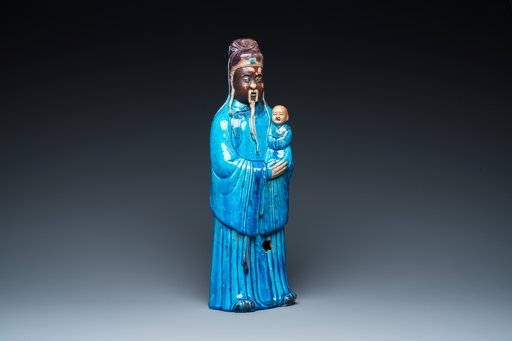 Grand dieu d'&eacute;toiles 'Fuxing' en porcelaine de Chine &agrave; &eacute;mail turquoise et laque rouge, 18/19&egrave;me