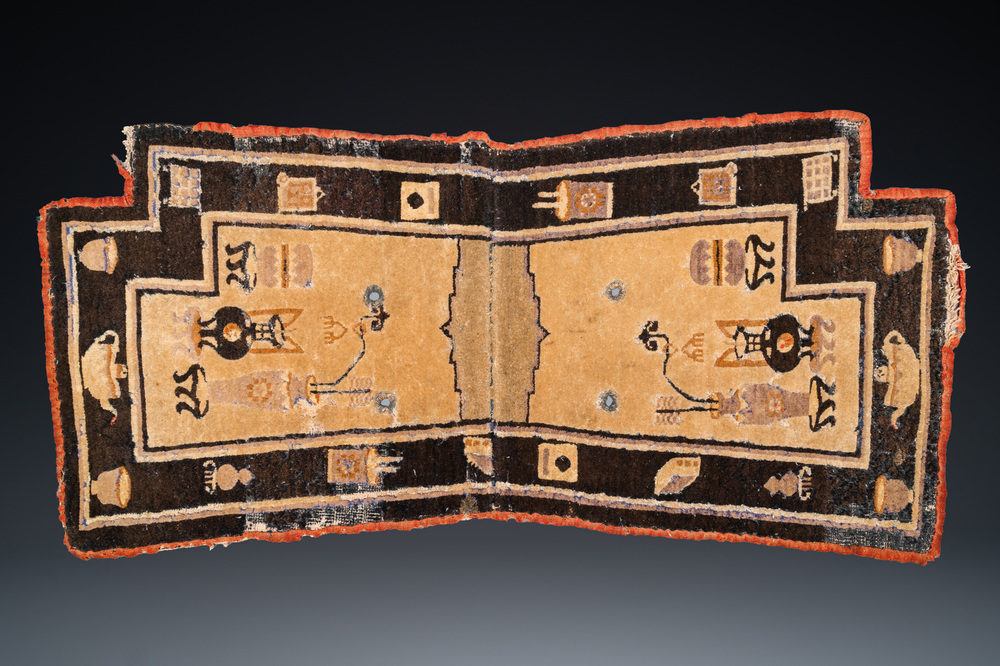 A Chinese or Mongolian Baotou-Suiyuan saddleback rug, 19th C.
