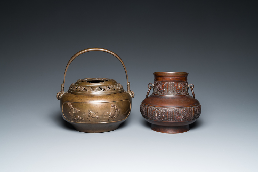 A Chinese inscribed bronze vase and a hand warmer and cover, 18/19th C.