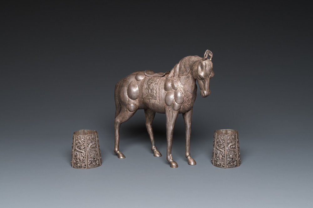 A Chinese silver model of a horse and a pair of bracelets, 19/20th C.