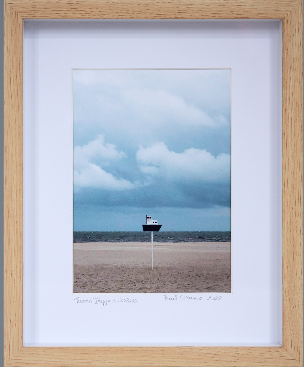 Paul Silance: 'Tussen Dieppe en Oostende', Fotoprint in houten bakkader, achter glas, met passe partout