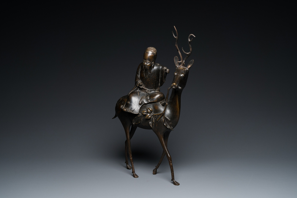 Grand br&ucirc;le-parfum en bronze en forme de Shou Lao sur un cerf, Chine, 19&egrave;me ou avant