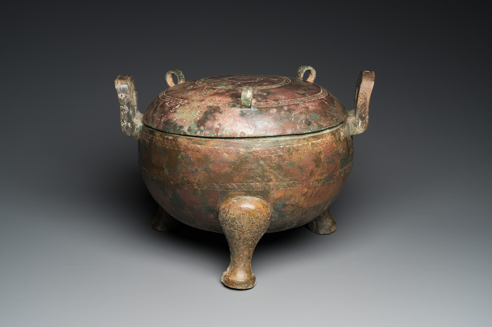 A very large archaic bronze tripod vessel and cover, 'ding', Eastern Zhou period